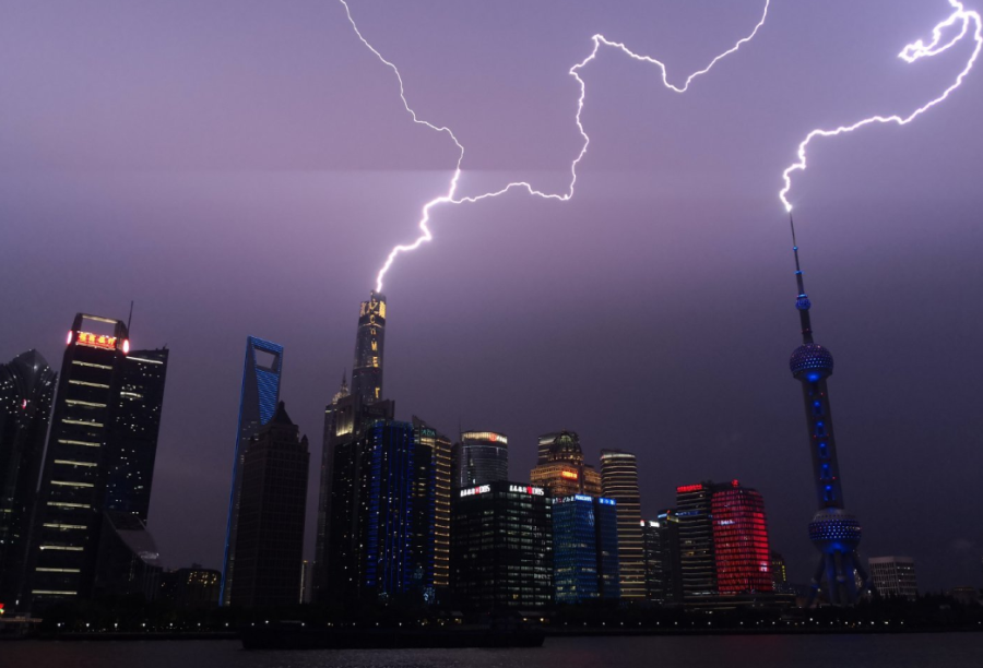 闪电下的东方明珠,画面震撼