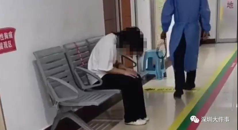 痛心！深圳3岁女童被锁车内身亡，警方介入