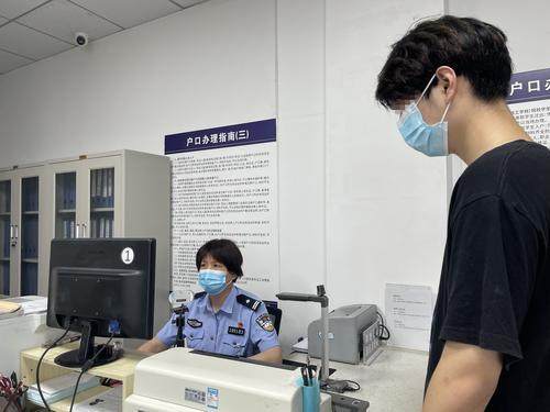 郑州考生入场时发现身份证丢失，警方“绿色通道”帮其顺利高考