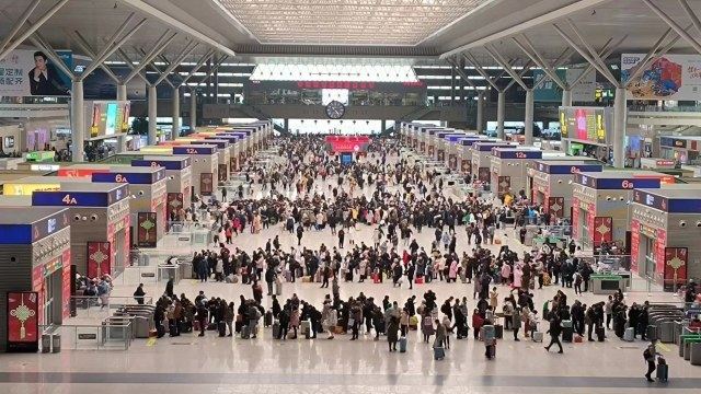 郑州东站客流持续高位运行 今天预计发送旅客12.5万人
