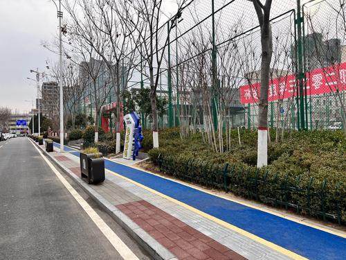 郑州高新区十条道路“颜值”升级中