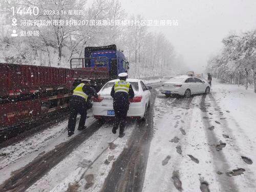 出动警力3500余人次 郑州交警雨雪中疏导保安全畅通