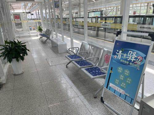 郑州地铁19个站点设置爱心候车区，提供休憩降暑场所